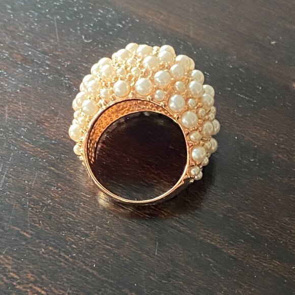J. Crew Faux Pearl Gold Tone Dome cocktail Ring Size 6 NWOT - Picture 3 of 7